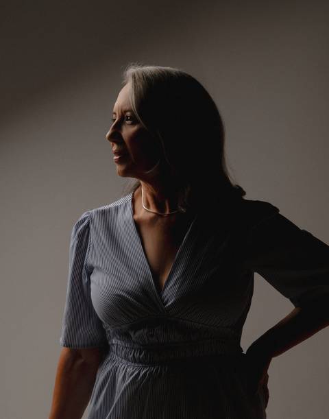 ensaio fotográfico feminino, ensaio em estúdio, fotografia feminina, ensaio elegante, fotografia profissional, ensaio de mulher, estúdio fotográfico, ensaio autoral, fotografia de personalidade'