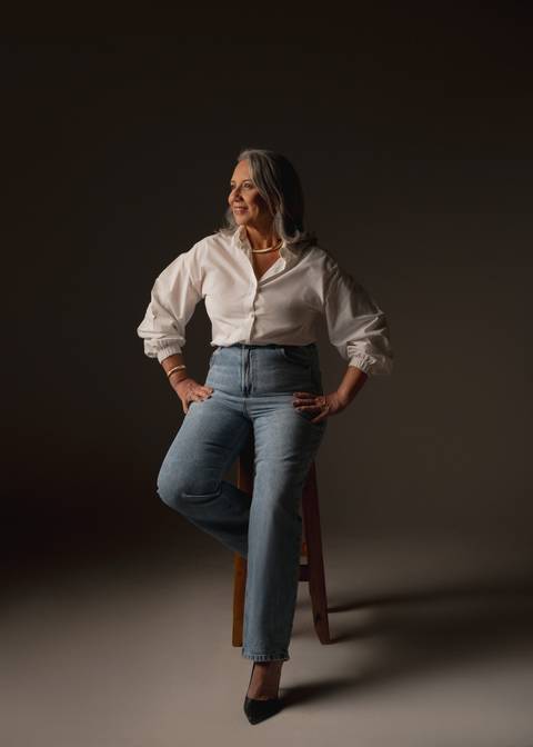 ensaio fotográfico feminino, ensaio em estúdio, fotografia feminina, ensaio elegante, fotografia profissional, ensaio de mulher, estúdio fotográfico, ensaio autoral, fotografia de personalidade'