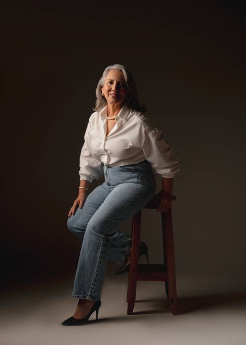 ensaio fotográfico feminino, ensaio em estúdio, fotografia feminina, ensaio elegante, fotografia profissional, ensaio de mulher, estúdio fotográfico, ensaio autoral, fotografia de personalidade'