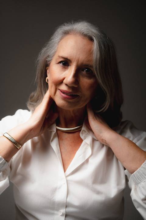 ensaio fotográfico feminino, ensaio em estúdio, fotografia feminina, ensaio elegante, fotografia profissional, ensaio de mulher, estúdio fotográfico, ensaio autoral, fotografia de personalidade'