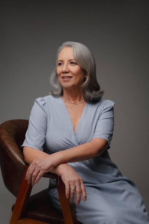 ensaio fotográfico feminino, ensaio em estúdio, fotografia feminina, ensaio elegante, fotografia profissional, ensaio de mulher, estúdio fotográfico, ensaio autoral, fotografia de personalidade'