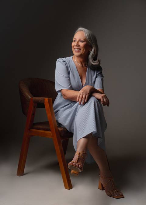 ensaio fotográfico feminino, ensaio em estúdio, fotografia feminina, ensaio elegante, fotografia profissional, ensaio de mulher, estúdio fotográfico, ensaio autoral, fotografia de personalidade'