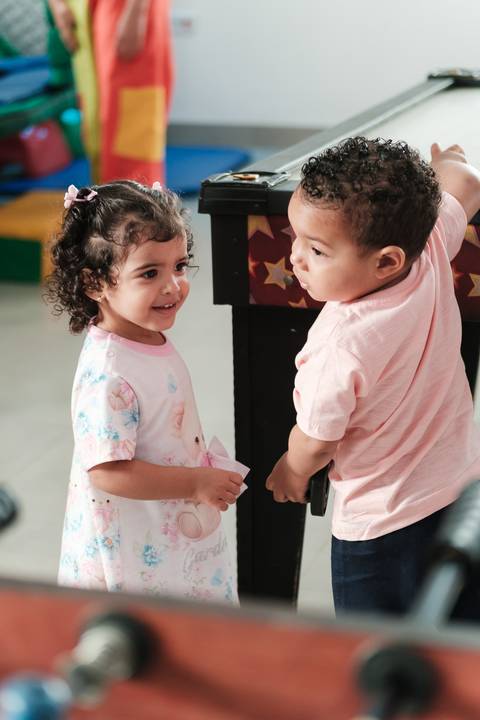 crianças brincando festa infantil

convidados festa 1 ano

momentos espontâneos festa infantil

alegria festa infantil Pirapozinho'