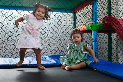 crianças brincando festa infantil

convidados festa 1 ano

momentos espontâneos festa infantil

alegria festa infantil Pirapozinho'