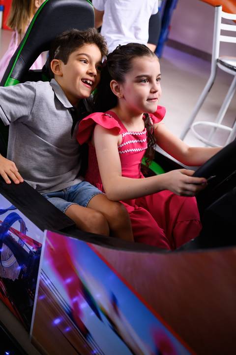 crianças brincando festa infantil

convidados festa 1 ano

momentos espontâneos festa infantil

alegria festa infantil Pirapozinho'