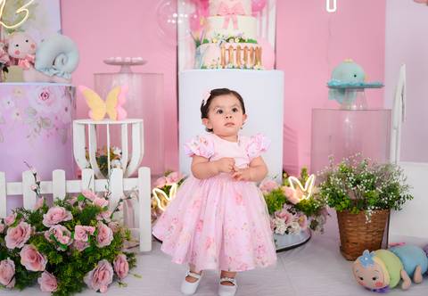 aniversariante Lara 1 ano Pirapozinho

bebê 1 aninho festa infantil

sorriso da aniversariante festa 1 ano

fotos da Lara aniversário 1 ano

retrato da aniversariante festa infantil'