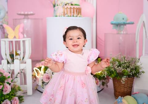 aniversariante Lara 1 ano Pirapozinho

bebê 1 aninho festa infantil

sorriso da aniversariante festa 1 ano

fotos da Lara aniversário 1 ano

retrato da aniversariante festa infantil'