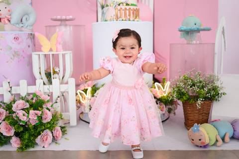 aniversariante Lara 1 ano Pirapozinho

bebê 1 aninho festa infantil

sorriso da aniversariante festa 1 ano

fotos da Lara aniversário 1 ano

retrato da aniversariante festa infantil'