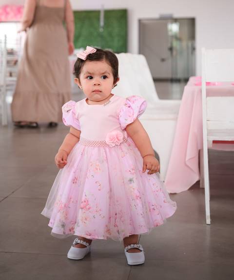 aniversariante Lara 1 ano Pirapozinho

bebê 1 aninho festa infantil

sorriso da aniversariante festa 1 ano

fotos da Lara aniversário 1 ano

retrato da aniversariante festa infantil'