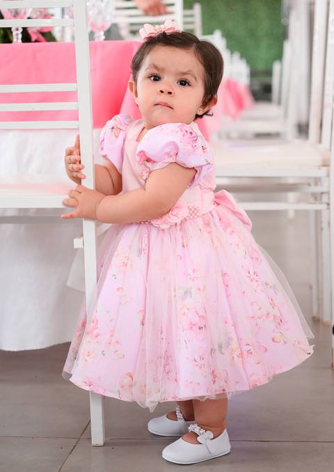 aniversariante Lara 1 ano Pirapozinho

bebê 1 aninho festa infantil

sorriso da aniversariante festa 1 ano

fotos da Lara aniversário 1 ano

retrato da aniversariante festa infantil'