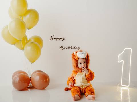 deias para festa de 1 ano menino

ensaio de 1 aninho bebê

fotos de aniversário 1 ano bebê

ensaio smash the cake menino

ensaio infantil em estúdio'