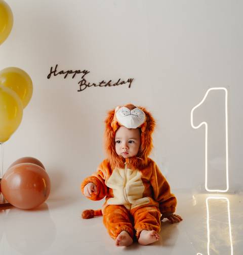 deias para festa de 1 ano menino

ensaio de 1 aninho bebê

fotos de aniversário 1 ano bebê

ensaio smash the cake menino

ensaio infantil em estúdio'