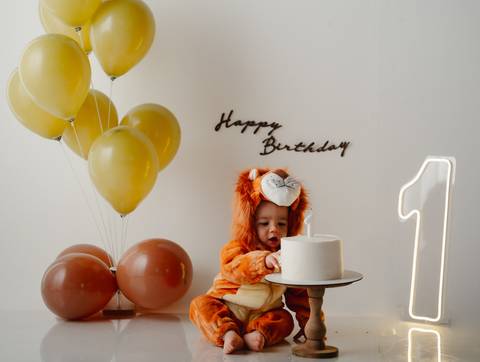 deias para festa de 1 ano menino

ensaio de 1 aninho bebê

fotos de aniversário 1 ano bebê

ensaio smash the cake menino

ensaio infantil em estúdio'