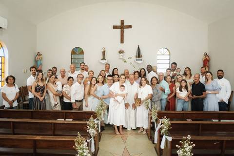 primeiro sacramento do bebê fotografia

registro do batizado do bebê

memórias do batizado da família

dia do batismo do bebê fotos

fotografia da bênção do bebê na igreja'