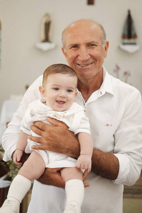 primeiro sacramento do bebê fotografia

registro do batizado do bebê

memórias do batizado da família

dia do batismo do bebê fotos

fotografia da bênção do bebê na igreja'