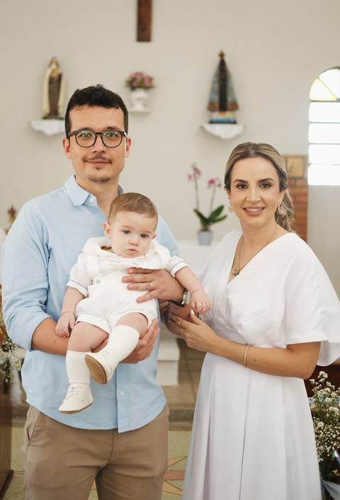 primeiro sacramento do bebê fotografia

registro do batizado do bebê

memórias do batizado da família

dia do batismo do bebê fotos

fotografia da bênção do bebê na igreja'