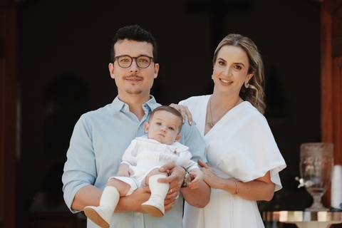 primeiro sacramento do bebê fotografia

registro do batizado do bebê

memórias do batizado da família

dia do batismo do bebê fotos

fotografia da bênção do bebê na igreja'