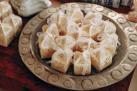 primeiro sacramento do bebê fotografia

registro do batizado do bebê

memórias do batizado da família

dia do batismo do bebê fotos

fotografia da bênção do bebê na igreja'