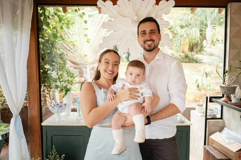 primeiro sacramento do bebê fotografia

registro do batizado do bebê

memórias do batizado da família

dia do batismo do bebê fotos

fotografia da bênção do bebê na igreja'