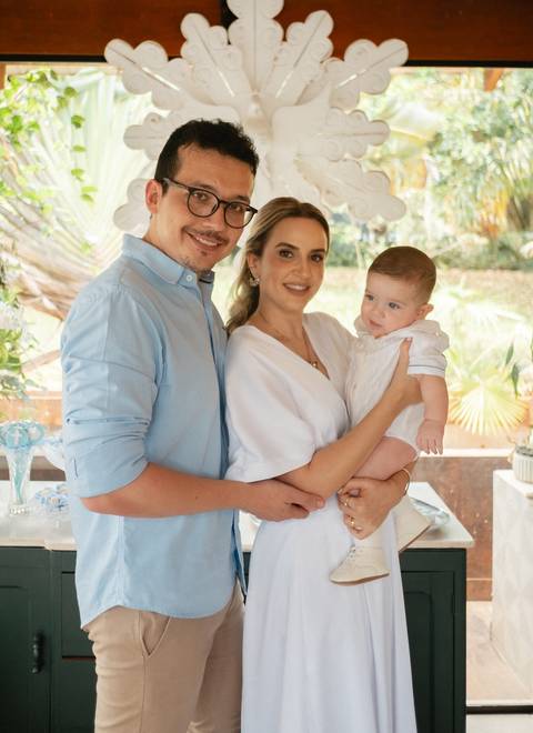 primeiro sacramento do bebê fotografia

registro do batizado do bebê

memórias do batizado da família

dia do batismo do bebê fotos

fotografia da bênção do bebê na igreja'