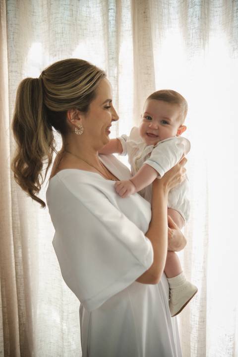 primeiro sacramento do bebê fotografia

registro do batizado do bebê

memórias do batizado da família

dia do batismo do bebê fotos

fotografia da bênção do bebê na igreja'