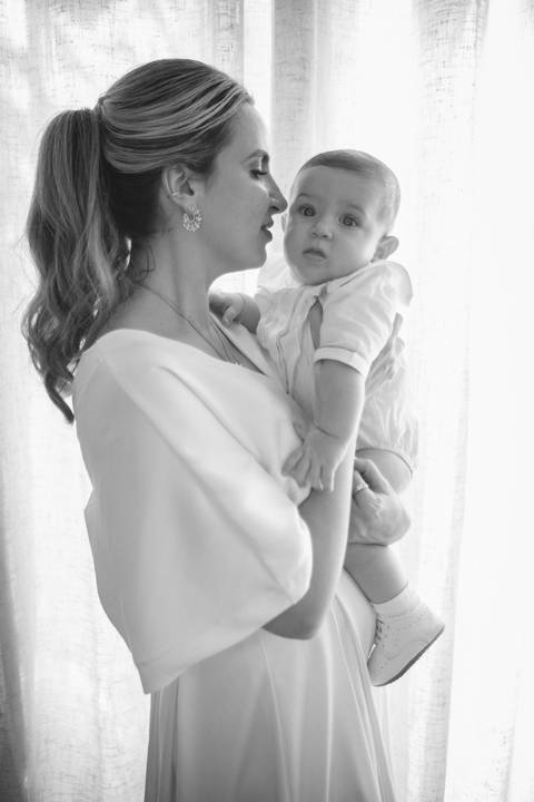 primeiro sacramento do bebê fotografia

registro do batizado do bebê

memórias do batizado da família

dia do batismo do bebê fotos

fotografia da bênção do bebê na igreja'