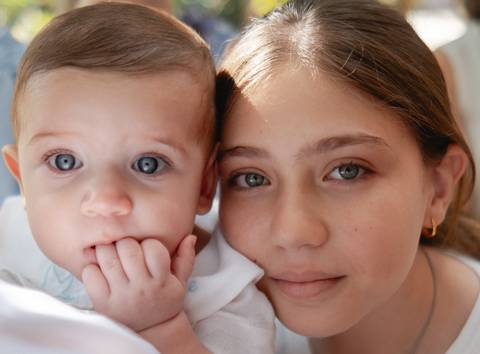 primeiro sacramento do bebê fotografia

registro do batizado do bebê

memórias do batizado da família

dia do batismo do bebê fotos

fotografia da bênção do bebê na igreja'