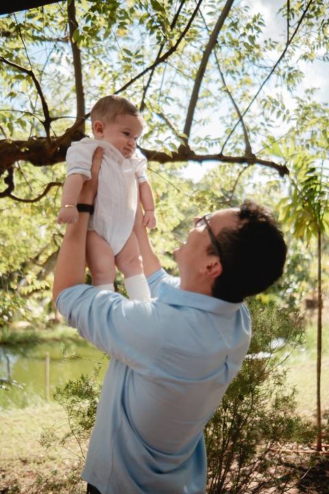 primeiro sacramento do bebê fotografia

registro do batizado do bebê

memórias do batizado da família

dia do batismo do bebê fotos

fotografia da bênção do bebê na igreja'