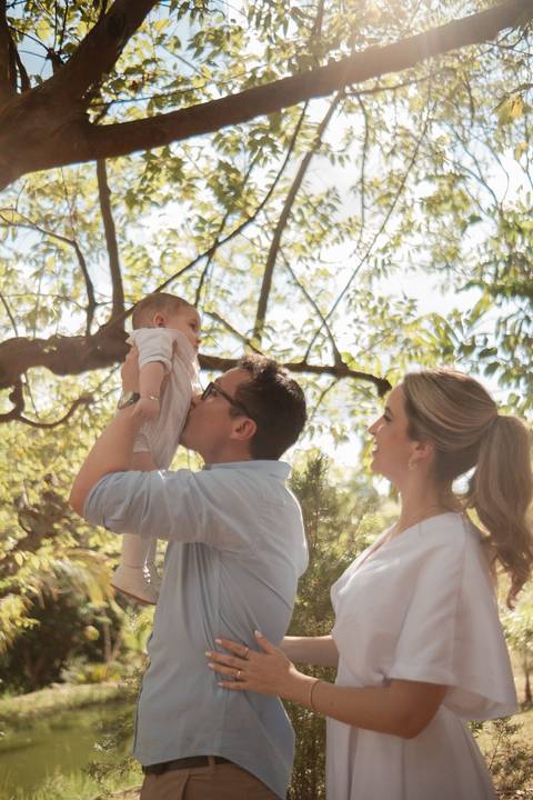 primeiro sacramento do bebê fotografia

registro do batizado do bebê

memórias do batizado da família

dia do batismo do bebê fotos

fotografia da bênção do bebê na igreja'