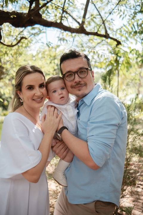 primeiro sacramento do bebê fotografia

registro do batizado do bebê

memórias do batizado da família

dia do batismo do bebê fotos

fotografia da bênção do bebê na igreja'