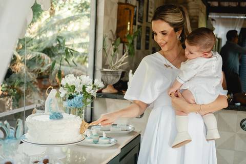 primeiro sacramento do bebê fotografia

registro do batizado do bebê

memórias do batizado da família

dia do batismo do bebê fotos

fotografia da bênção do bebê na igreja'