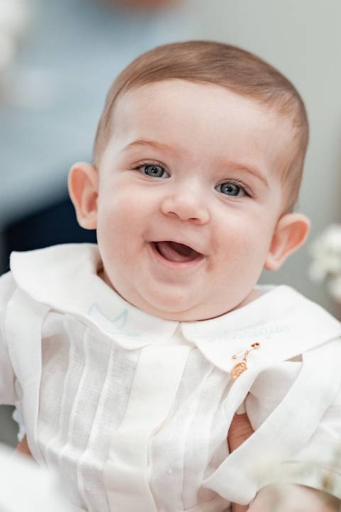 primeiro sacramento do bebê fotografia

registro do batizado do bebê

memórias do batizado da família

dia do batismo do bebê fotos

fotografia da bênção do bebê na igreja'