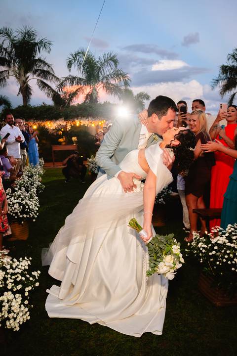 decoração casamento chácara
noivos apaixonados casamento
ensaio dos noivos casamento real
casamento elegante ao ar livre
fotografia de casamento presidente prudente
casamento emocionante no campo
noiva elegante 2026
fornecedores casamento chácara veneza'