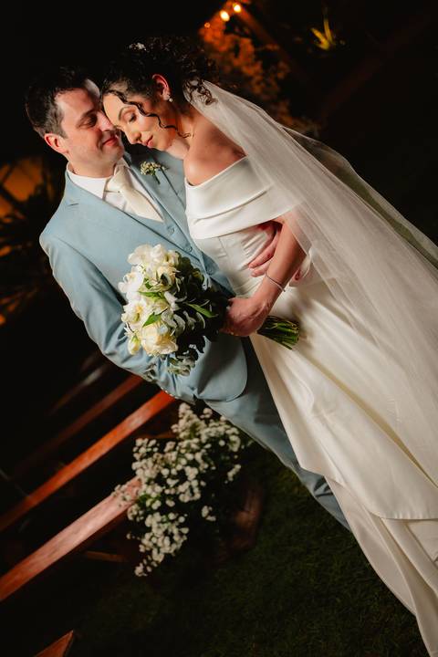 decoração casamento chácara
noivos apaixonados casamento
ensaio dos noivos casamento real
casamento elegante ao ar livre
fotografia de casamento presidente prudente
casamento emocionante no campo
noiva elegante 2026
fornecedores casamento chácara veneza'