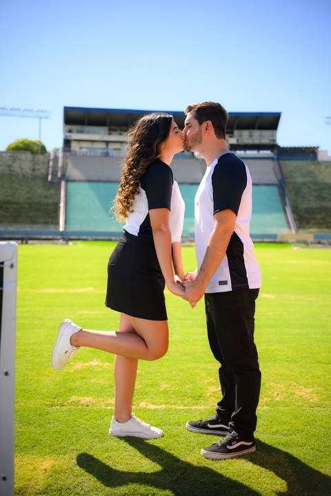 ensaio pre wedding em Presidente Prudente
fotógrafo de casamento Presidente Prudente
pre wedding no Prudentão
ensaio de casal no estádio Prudentão
fotos de casal em estádio de futebol'