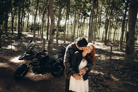 ensaio pre wedding na fazenda
pre wedding com moto
ensaio de casal com motocicleta
fotógrafo de casamento Presidente Prudente
ensaio pré casamento romântico
ensaio em fazenda'