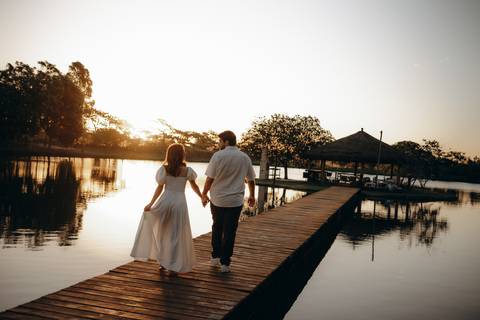 pre wedding ao pôr do sol
ensaio de casal no lago
ensaio em capela
fotos de casal na fazenda
ensaio pré wedding elegante
ensaio de noivos ao ar livre
fotografia de casamento no interior'