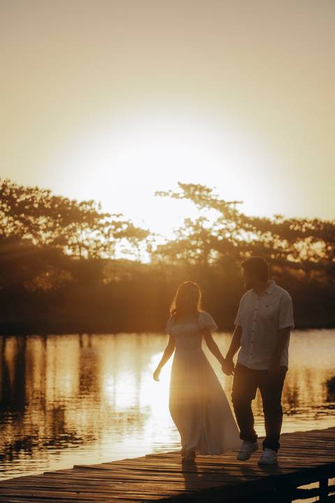 pre wedding ao pôr do sol
ensaio de casal no lago
ensaio em capela
fotos de casal na fazenda
ensaio pré wedding elegante
ensaio de noivos ao ar livre
fotografia de casamento no interior'