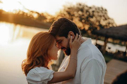 pre wedding ao pôr do sol
ensaio de casal no lago
ensaio em capela
fotos de casal na fazenda
ensaio pré wedding elegante
ensaio de noivos ao ar livre
fotografia de casamento no interior'