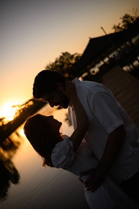 pre wedding ao pôr do sol
ensaio de casal no lago
ensaio em capela
fotos de casal na fazenda
ensaio pré wedding elegante
ensaio de noivos ao ar livre
fotografia de casamento no interior'