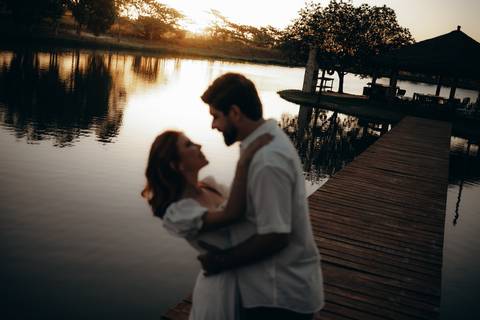 pre wedding ao pôr do sol
ensaio de casal no lago
ensaio em capela
fotos de casal na fazenda
ensaio pré wedding elegante
ensaio de noivos ao ar livre
fotografia de casamento no interior'