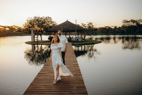 pre wedding ao pôr do sol
ensaio de casal no lago
ensaio em capela
fotos de casal na fazenda
ensaio pré wedding elegante
ensaio de noivos ao ar livre
fotografia de casamento no interior'