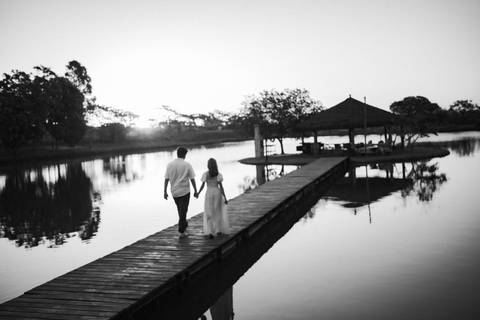pre wedding ao pôr do sol
ensaio de casal no lago
ensaio em capela
fotos de casal na fazenda
ensaio pré wedding elegante
ensaio de noivos ao ar livre
fotografia de casamento no interior'