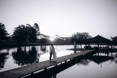pre wedding ao pôr do sol
ensaio de casal no lago
ensaio em capela
fotos de casal na fazenda
ensaio pré wedding elegante
ensaio de noivos ao ar livre
fotografia de casamento no interior'