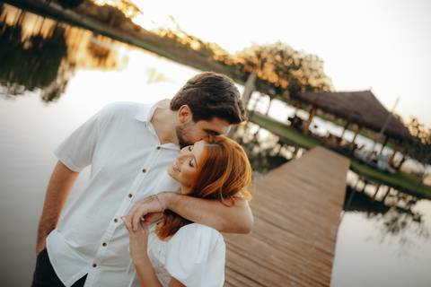 pre wedding ao pôr do sol
ensaio de casal no lago
ensaio em capela
fotos de casal na fazenda
ensaio pré wedding elegante
ensaio de noivos ao ar livre
fotografia de casamento no interior'