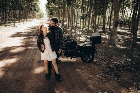 ensaio pre wedding na fazenda
pre wedding com moto
ensaio de casal com motocicleta
fotógrafo de casamento Presidente Prudente
ensaio pré casamento romântico
ensaio em fazenda'