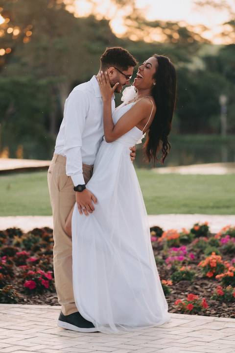 ensaio de casal ao ar livre
fotógrafo em Osvaldo Cruz
ensaio de casal cinematográfico
fotos românticas de casal
ensaio de casal moderno
fotografia autoral de casal'