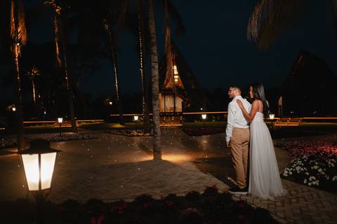 ensaio de casal ao ar livre
fotógrafo em Osvaldo Cruz
ensaio de casal cinematográfico
fotos românticas de casal
ensaio de casal moderno
fotografia autoral de casal'