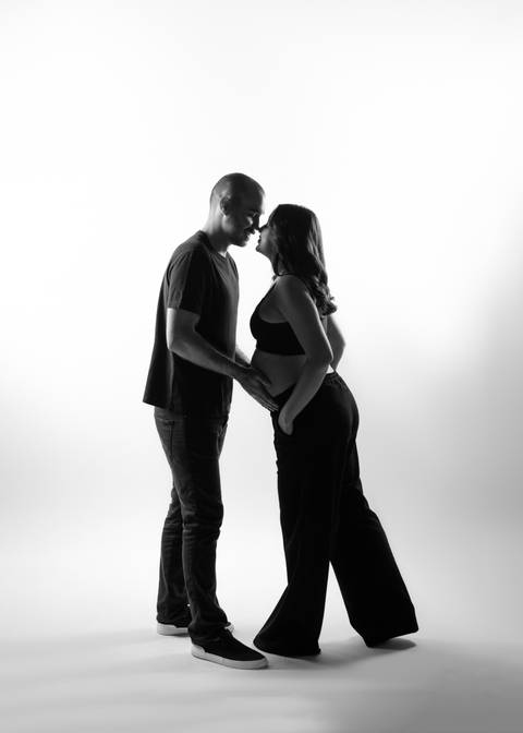 ensaio gestante em estúdio
fotógrafo de gestante
fotografia gestante profissional
ensaio de gravidez em estúdio
book gestante casal
fotos de gestante com esposo'