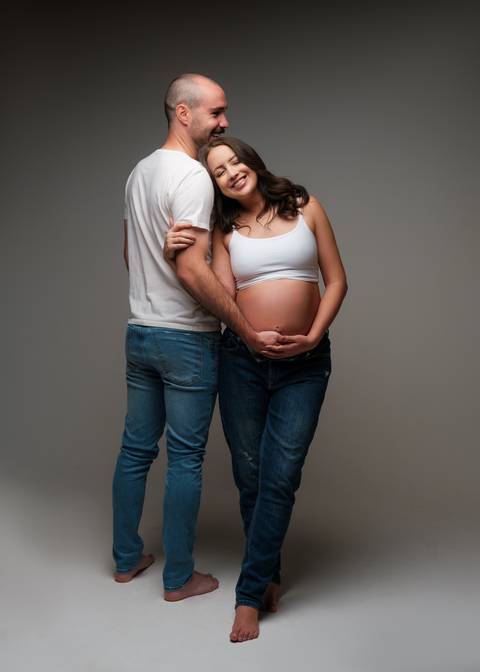 ensaio gestante em estúdio
fotógrafo de gestante
fotografia gestante profissional
ensaio de gravidez em estúdio
book gestante casal
fotos de gestante com esposo'